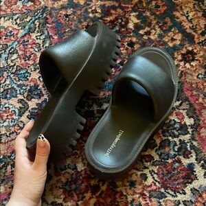 Jeffrey Campbell Brown Mules Stylish Comfortable Design